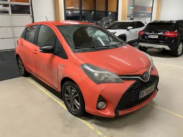 Oranssi Viistoperä, Toyota Yaris – BTU-491