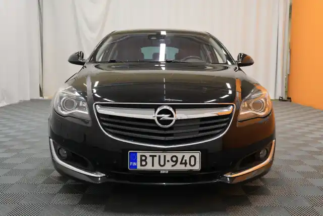 Musta Viistoperä, Opel Insignia – BTU-940