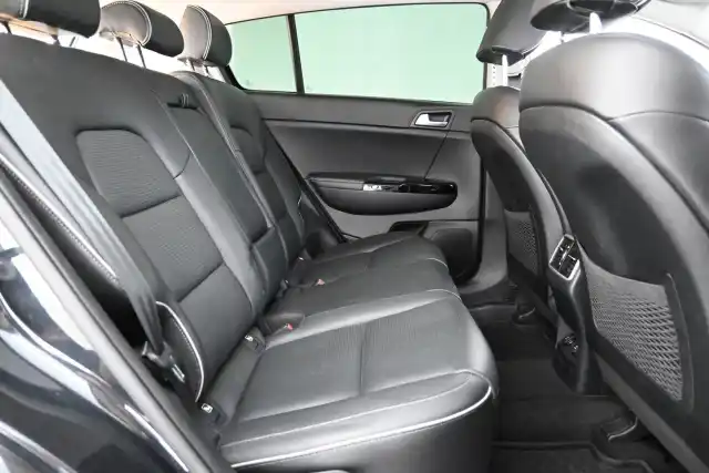 Musta Maastoauto, Kia Sportage – BTV-309