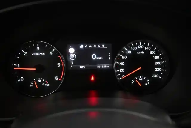 Musta Maastoauto, Kia Sportage – BTV-309