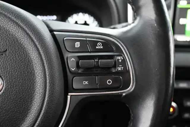 Musta Maastoauto, Kia Sportage – BTV-309