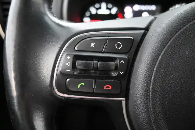 Musta Maastoauto, Kia Sportage – BTV-309