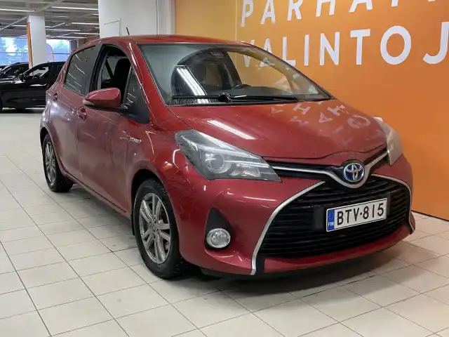 Punainen Viistoperä, Toyota Yaris – BTV-815