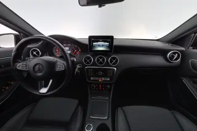 Musta Viistoperä, Mercedes-Benz A – BTV-883