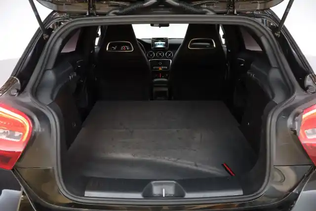 Musta Viistoperä, Mercedes-Benz A – BTV-883