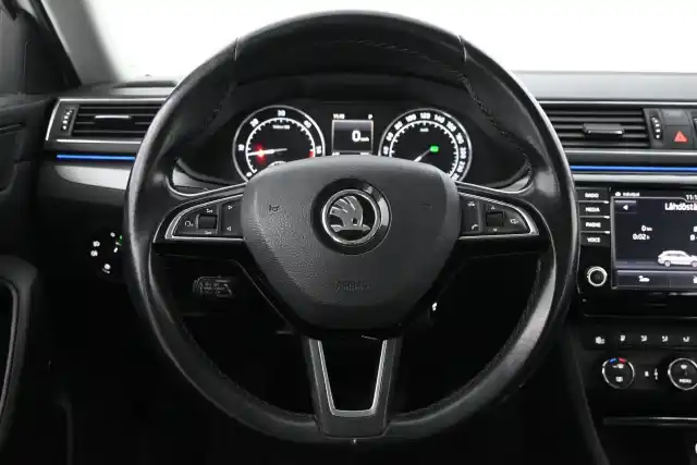 Valkoinen Farmari, Skoda Superb – BTV-994