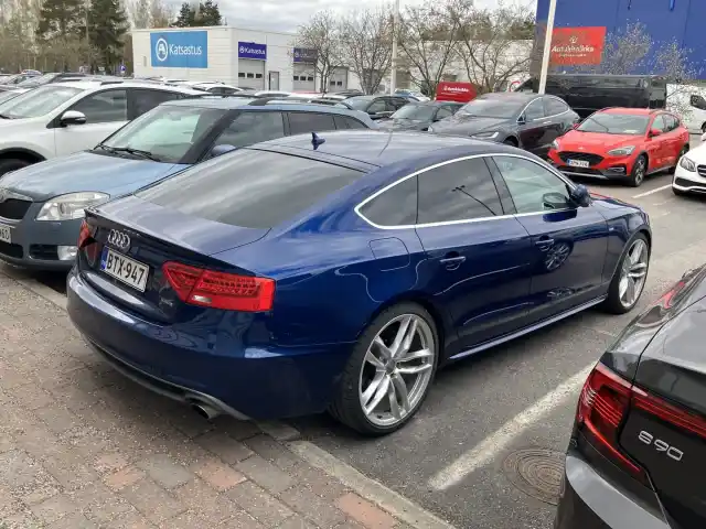 Sininen Viistoperä, Audi A5 – BTX-947