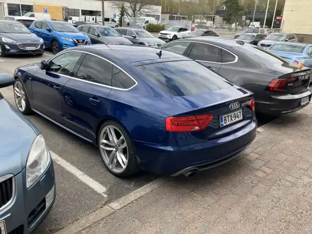 Sininen Viistoperä, Audi A5 – BTX-947
