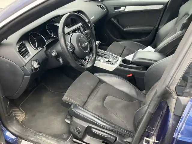 Sininen Viistoperä, Audi A5 – BTX-947