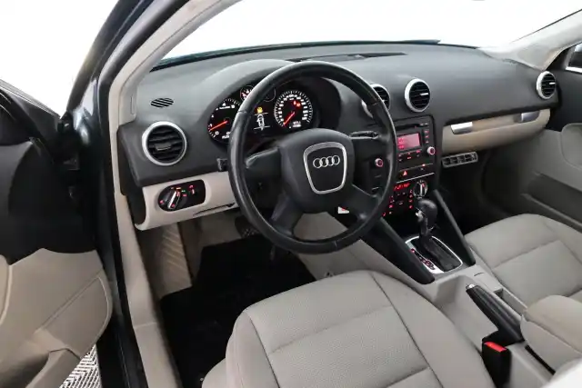 Harmaa Viistoperä, Audi A3 – BTY-872