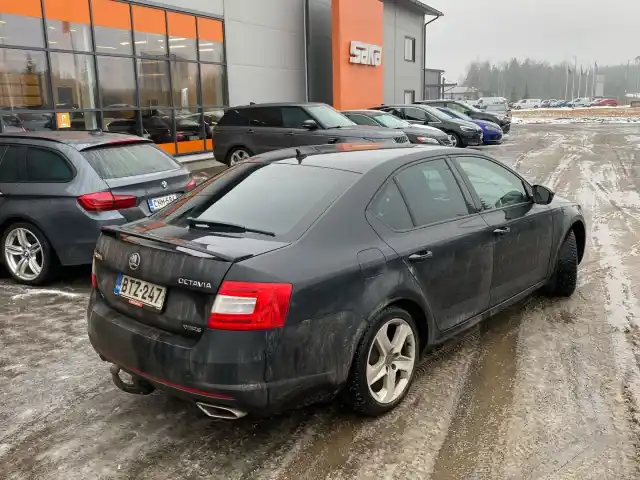 Musta Viistoperä, Skoda Octavia – BTZ-247