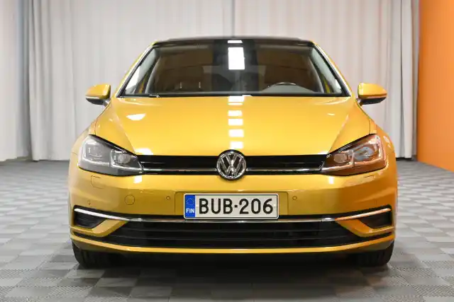 Keltainen Viistoperä, Volkswagen Golf – BUB-206