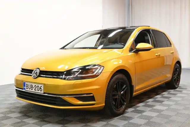 Keltainen Viistoperä, Volkswagen Golf – BUB-206