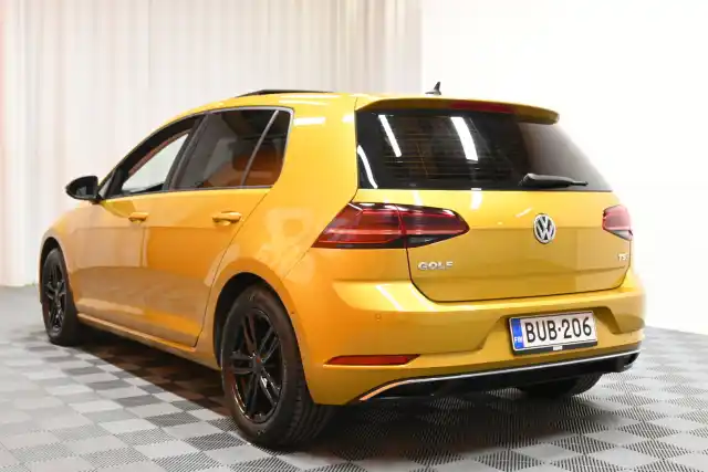 Keltainen Viistoperä, Volkswagen Golf – BUB-206