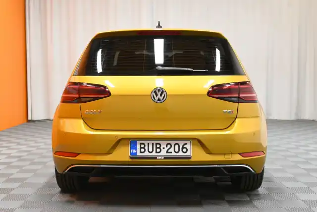 Keltainen Viistoperä, Volkswagen Golf – BUB-206