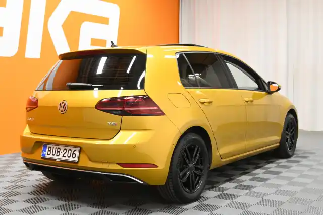 Keltainen Viistoperä, Volkswagen Golf – BUB-206