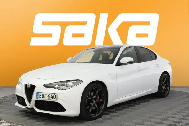 Valkoinen Sedan, Alfa Romeo Giulia – BUE-640
