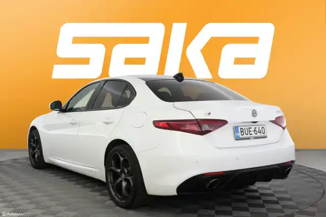Valkoinen Sedan, Alfa Romeo Giulia – BUE-640