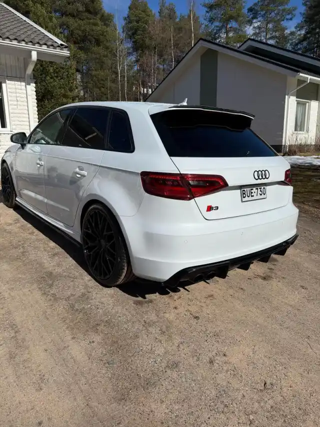 Valkoinen Viistoperä, Audi S3 – BUE-730