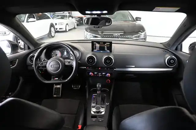 Valkoinen Viistoperä, Audi S3 – BUE-730