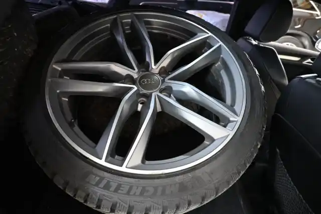 Valkoinen Viistoperä, Audi S3 – BUE-730