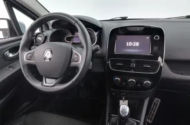 Harmaa Viistoperä, Renault Clio – BUE-916