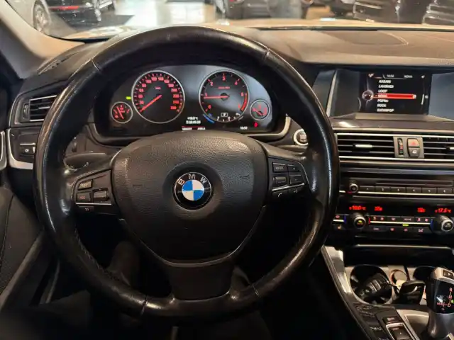 Valkoinen Sedan, BMW 520 – BUJ-203