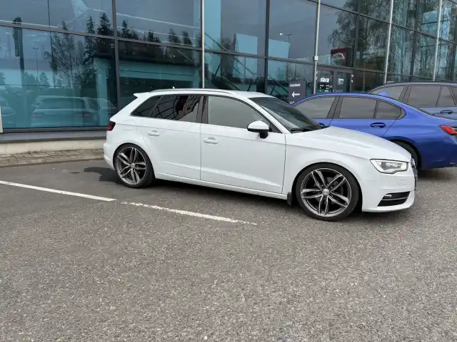 Harmaa Viistoperä, Audi A3 – BUK-174