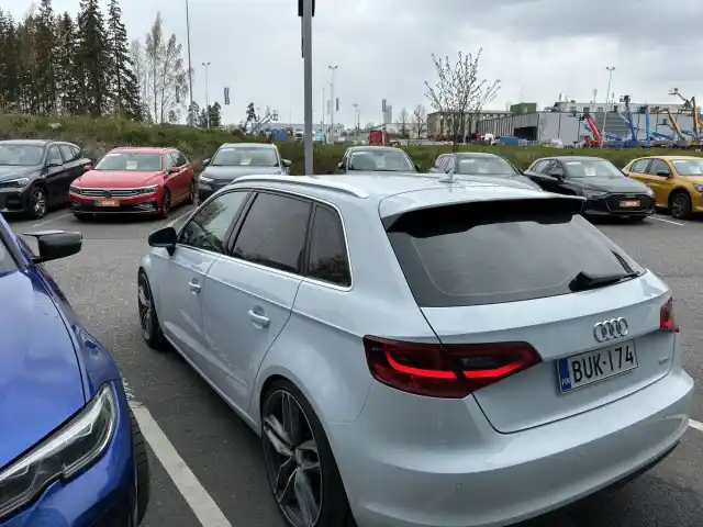 Harmaa Viistoperä, Audi A3 – BUK-174