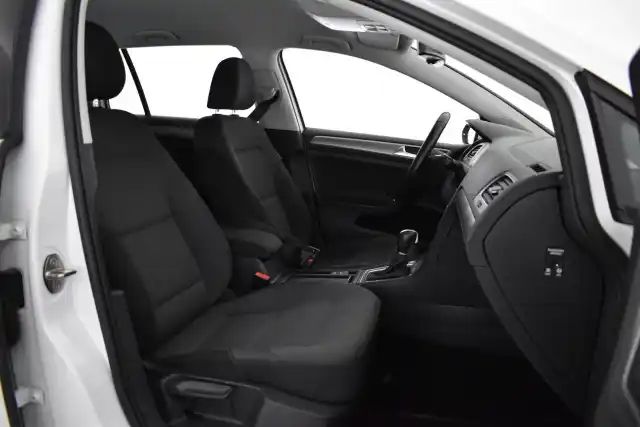 Valkoinen Farmari, Volkswagen Golf – BUK-218