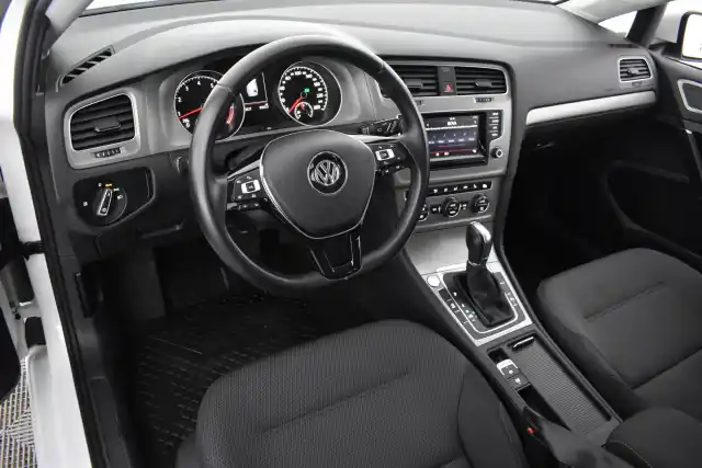 Valkoinen Farmari, Volkswagen Golf – BUK-218