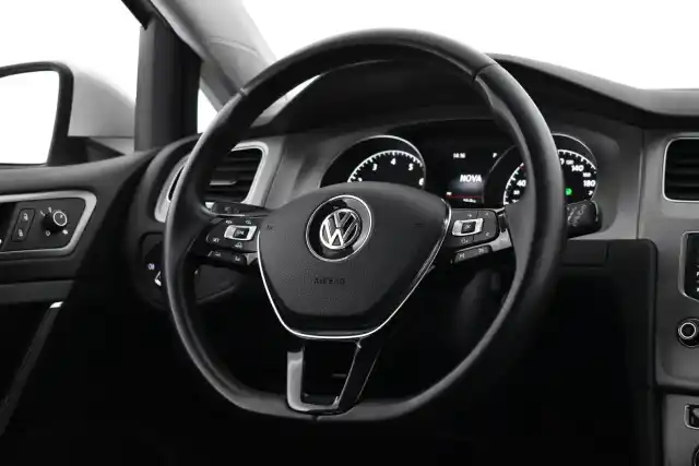 Valkoinen Farmari, Volkswagen Golf – BUK-218