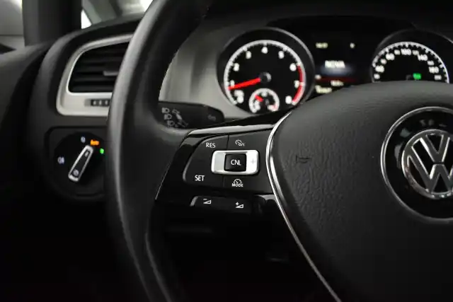 Valkoinen Farmari, Volkswagen Golf – BUK-218