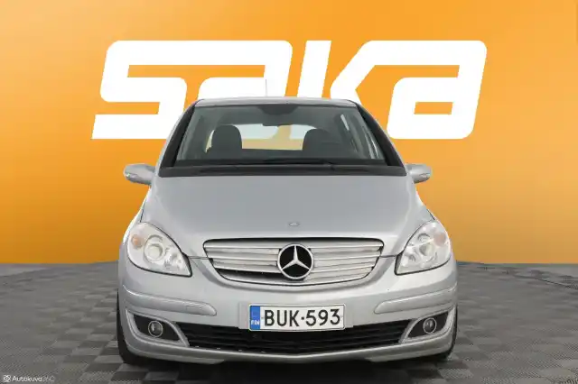 Harmaa Farmari, Mercedes-Benz B – BUK-593