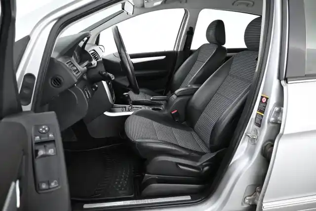 Harmaa Farmari, Mercedes-Benz B – BUK-593