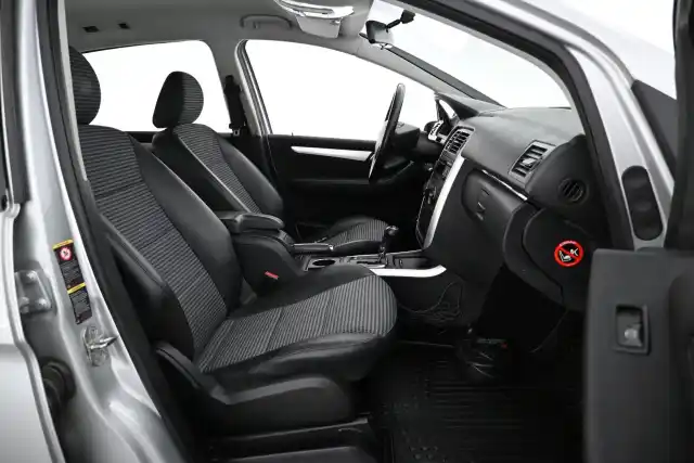 Harmaa Farmari, Mercedes-Benz B – BUK-593