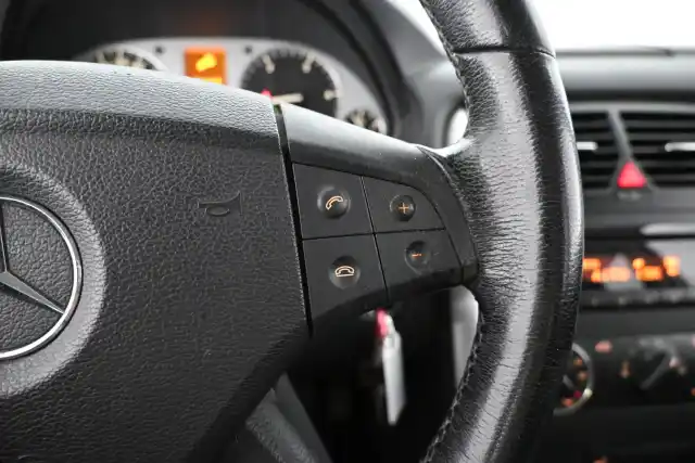 Harmaa Farmari, Mercedes-Benz B – BUK-593
