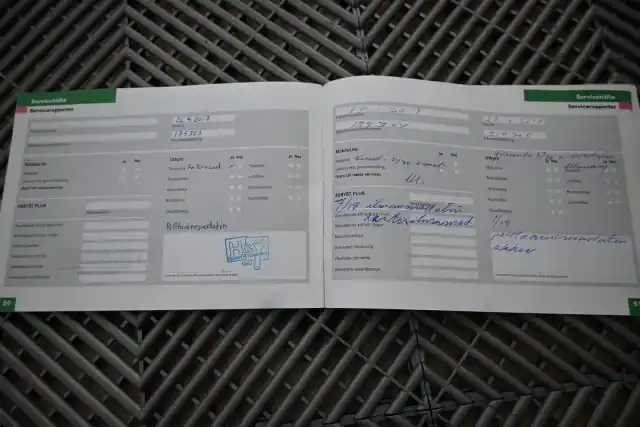 Harmaa Farmari, Mercedes-Benz B – BUK-593