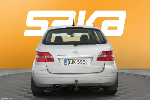 Harmaa Farmari, Mercedes-Benz B – BUK-593