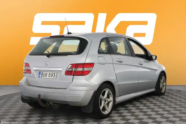 Harmaa Farmari, Mercedes-Benz B – BUK-593
