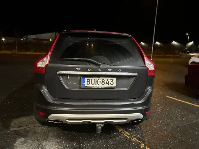 Musta Maastoauto, Volvo XC60 – BUK-843