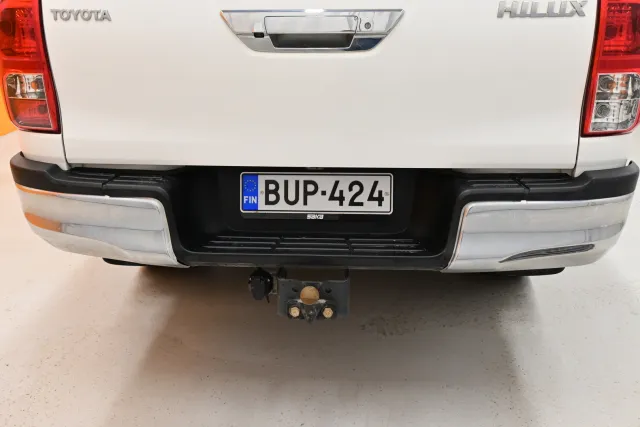 Valkoinen Avolava, Toyota Hilux – BUP-424