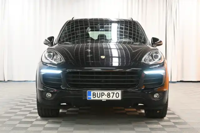 Musta Maastoauto, Porsche Cayenne – BUP-870