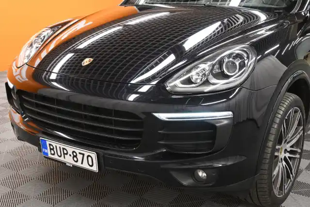 Musta Maastoauto, Porsche Cayenne – BUP-870