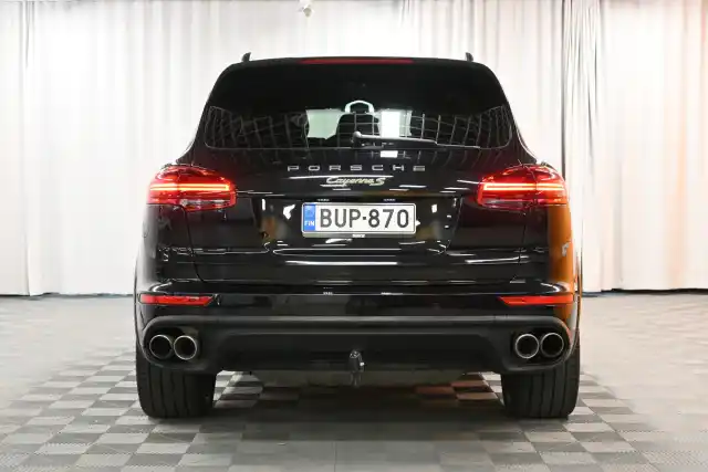 Musta Maastoauto, Porsche Cayenne – BUP-870