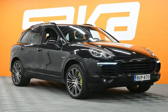 Musta Maastoauto, Porsche Cayenne – BUP-870