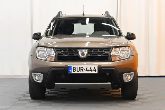 Ruskea Maastoauto, Dacia Duster – BUR-444