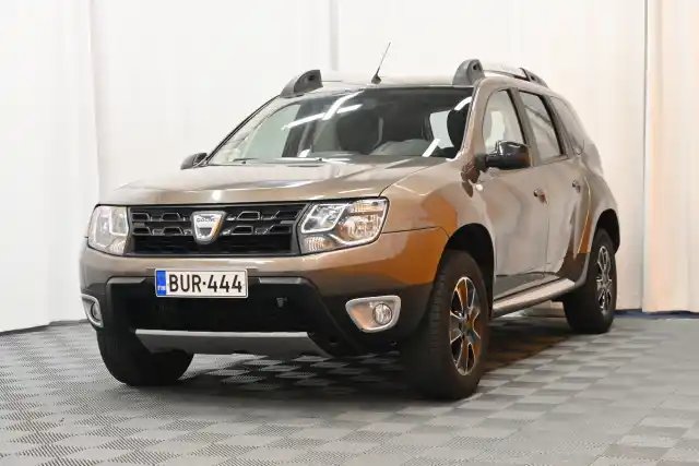 Ruskea Maastoauto, Dacia Duster – BUR-444