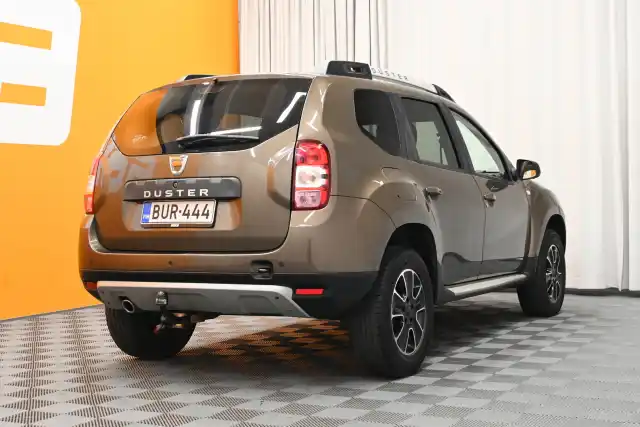 Ruskea Maastoauto, Dacia Duster – BUR-444