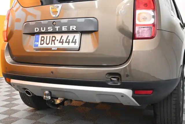 Ruskea Maastoauto, Dacia Duster – BUR-444